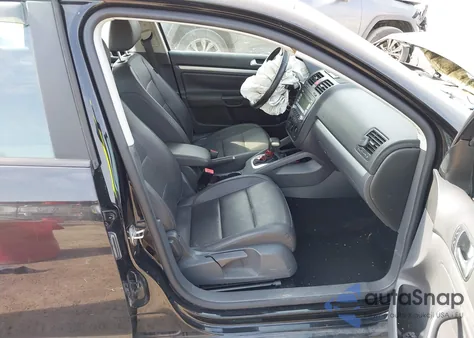 2008 Volkswagen Jetta Wolfsburg Edition z USA, uszkodzony, nr VIN 3VWRJ71K48M176889